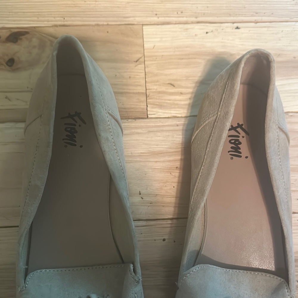 FIONI Clothing Tan Flats with Tassels - Picture 5 of 5